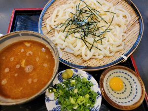 飯塚本町一休うどんで冷やし山かけうどん🍜